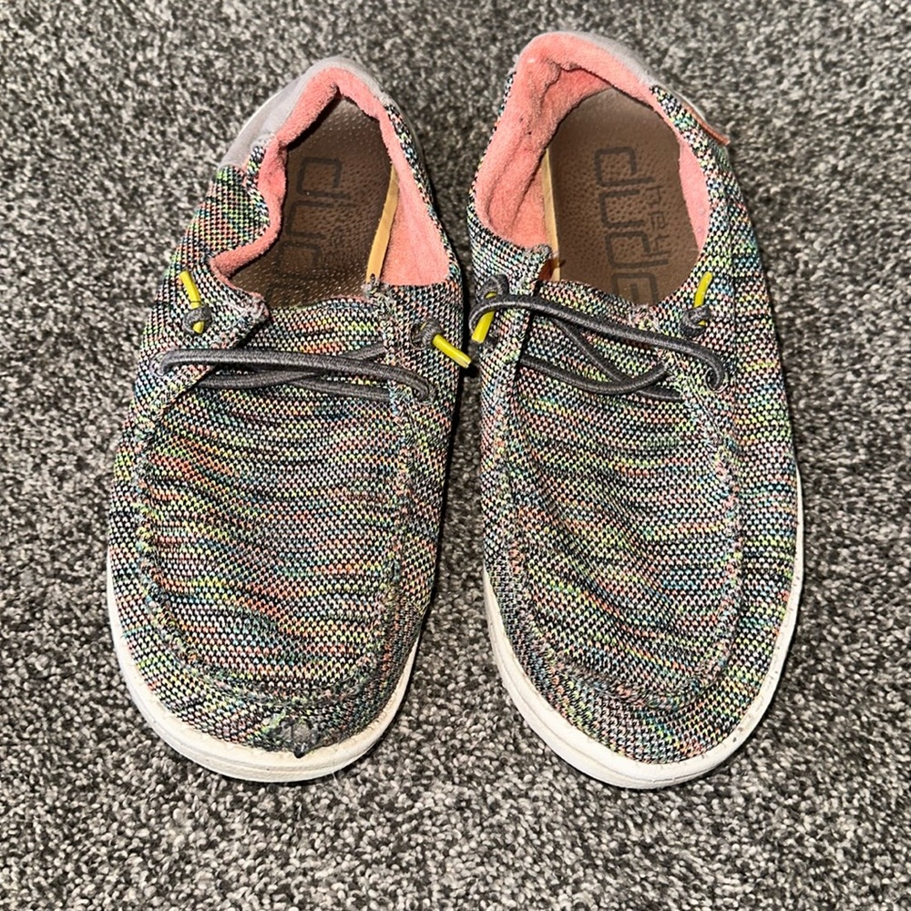 Women’s multi colored rainbow hey dudes size 6
